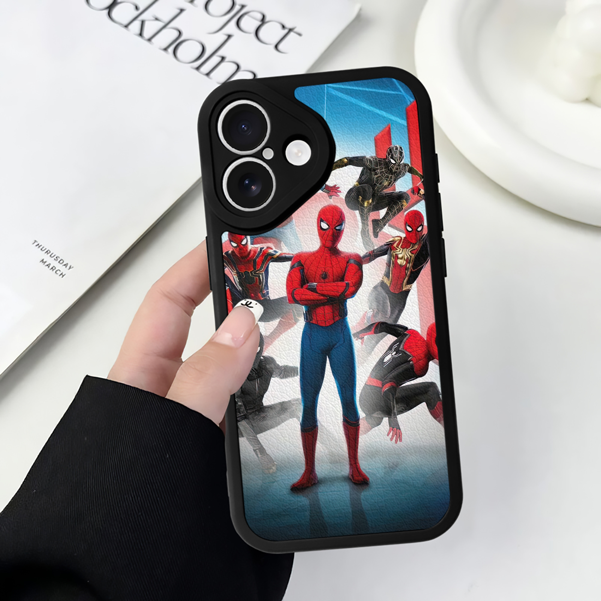 Spider Man スパイダーマン 【iPhone 16シリーズ対応】シリコンスマホケース（レザー調） 材質：シリコン